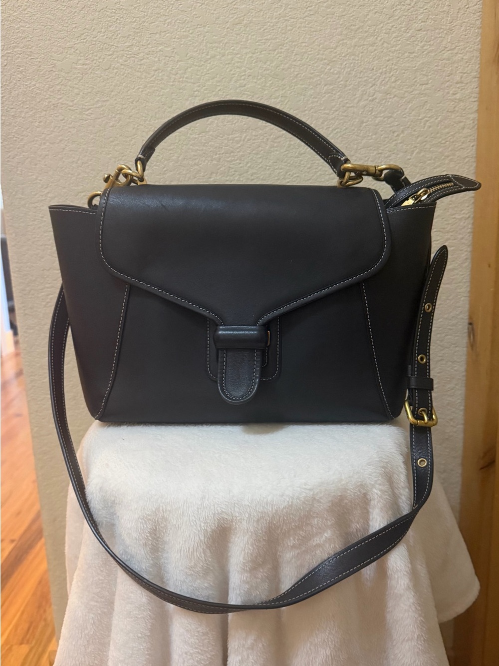 Coach Black Leather Courier Carryall. Structured Shoulder Bag with Gold Hardware